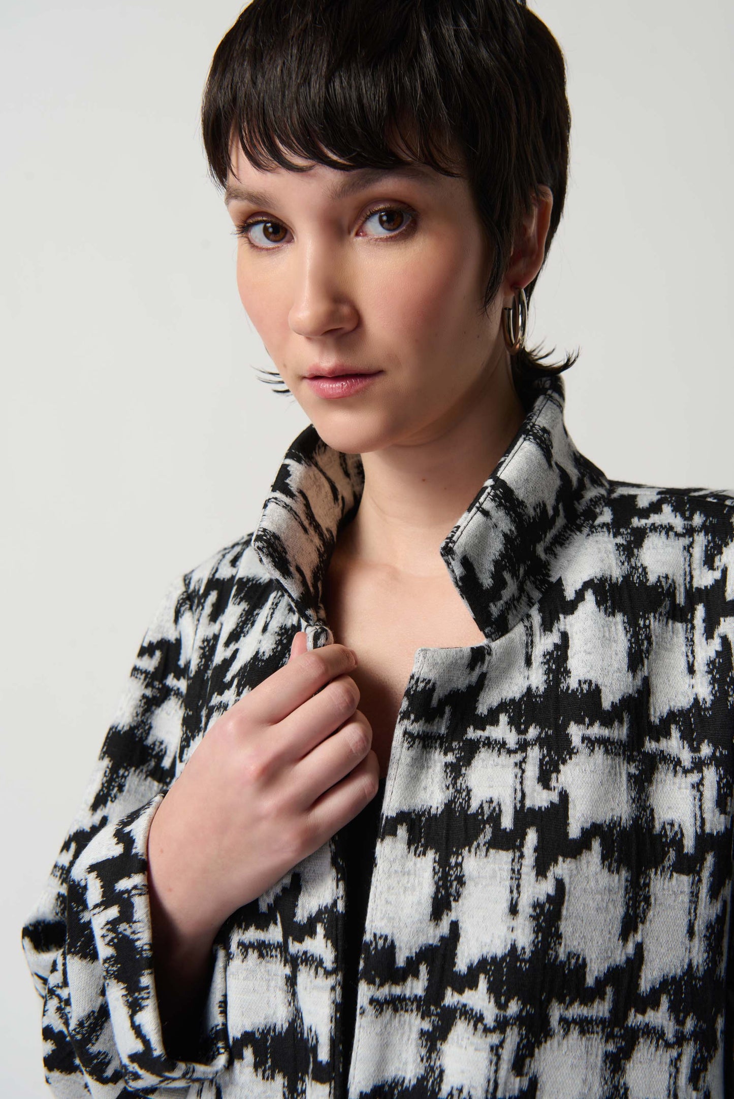 Abrigo de punto de jacquard con estampado de pata de gallo 234121