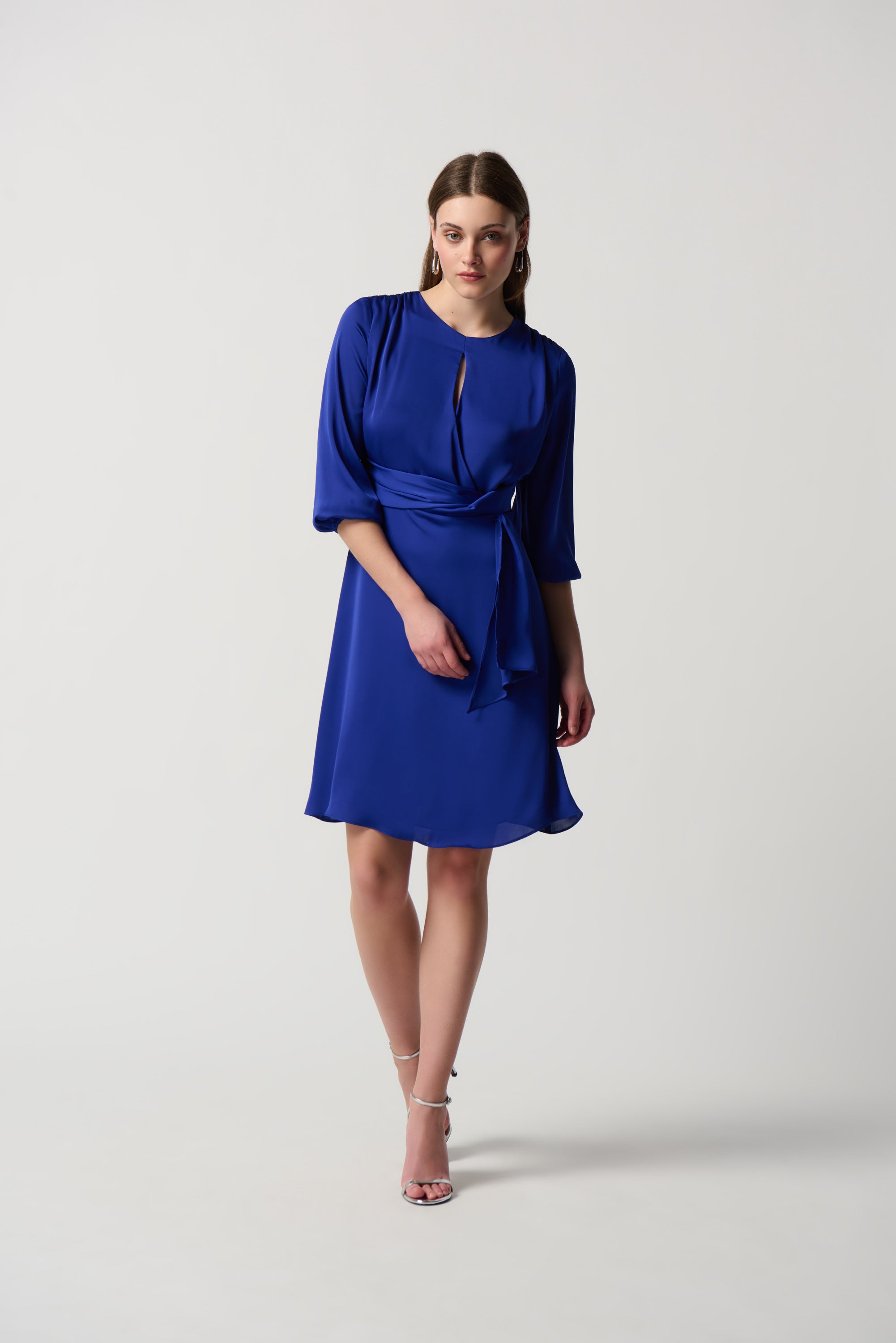 Vestido de línea A satinado azul rey 234127