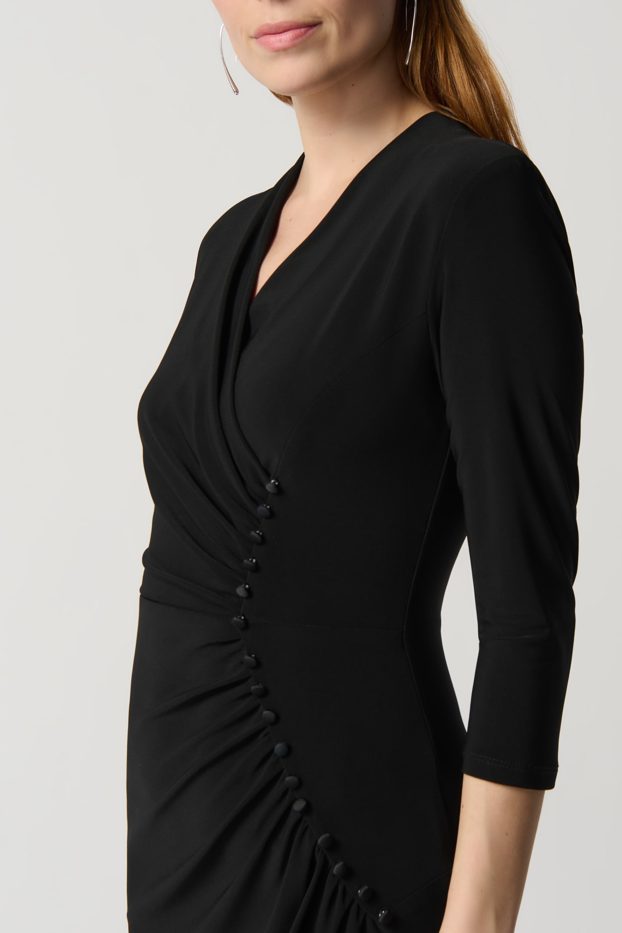 Vestido cruzado con botones negro 234272