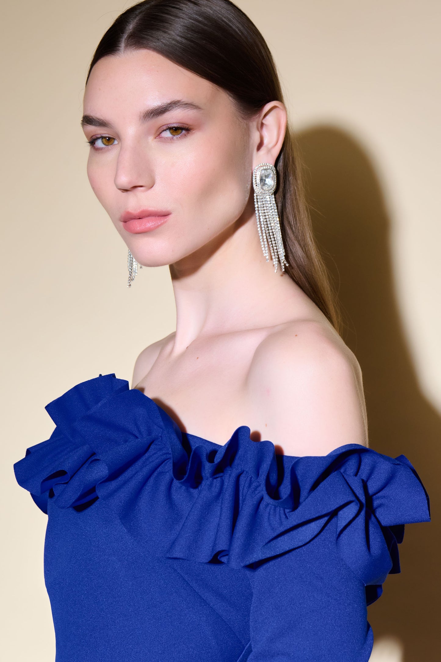 Vestido con hombros descubiertos azul rey 234716