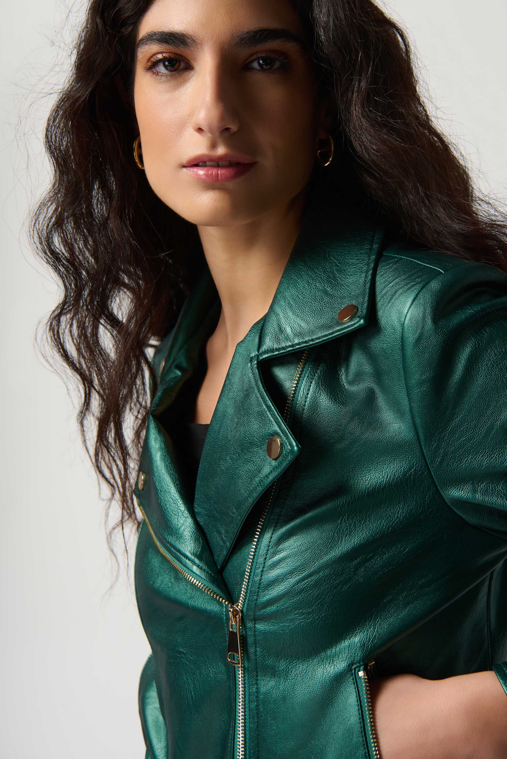 Chaqueta motera verde metalico 234902