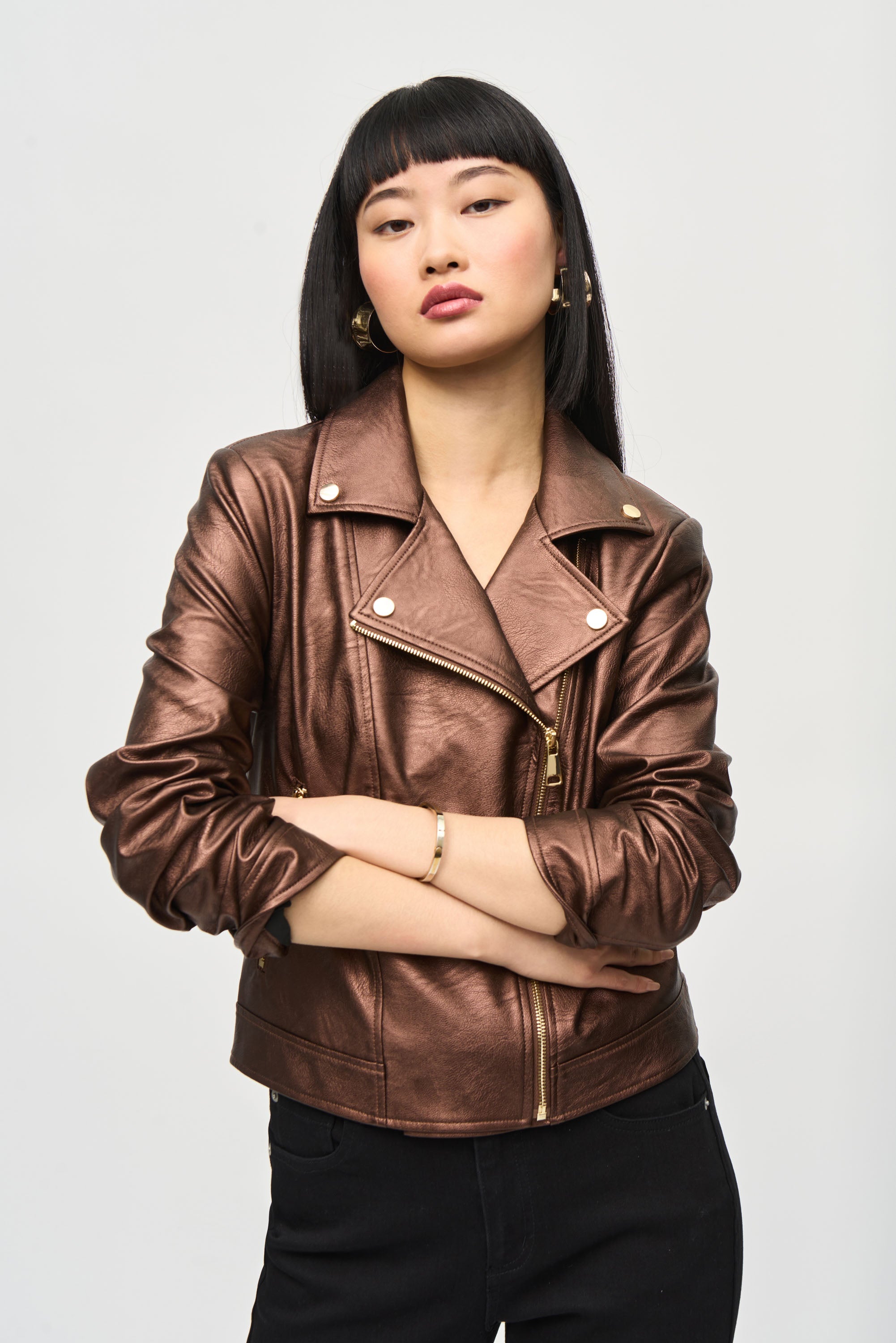 Chaqueta metalizada con cremallera 234902F24