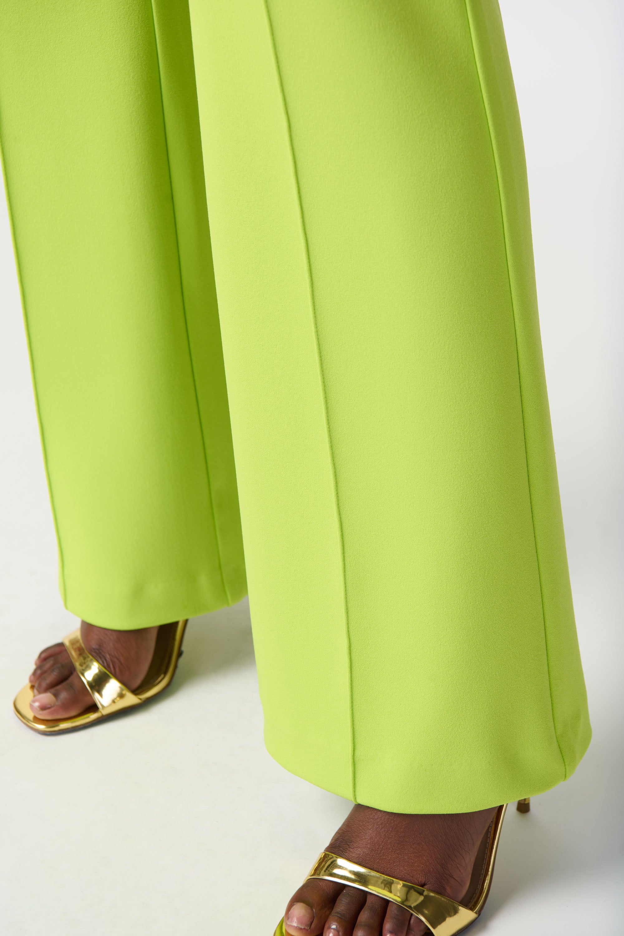 Pantalón acampanado verde limón 241248