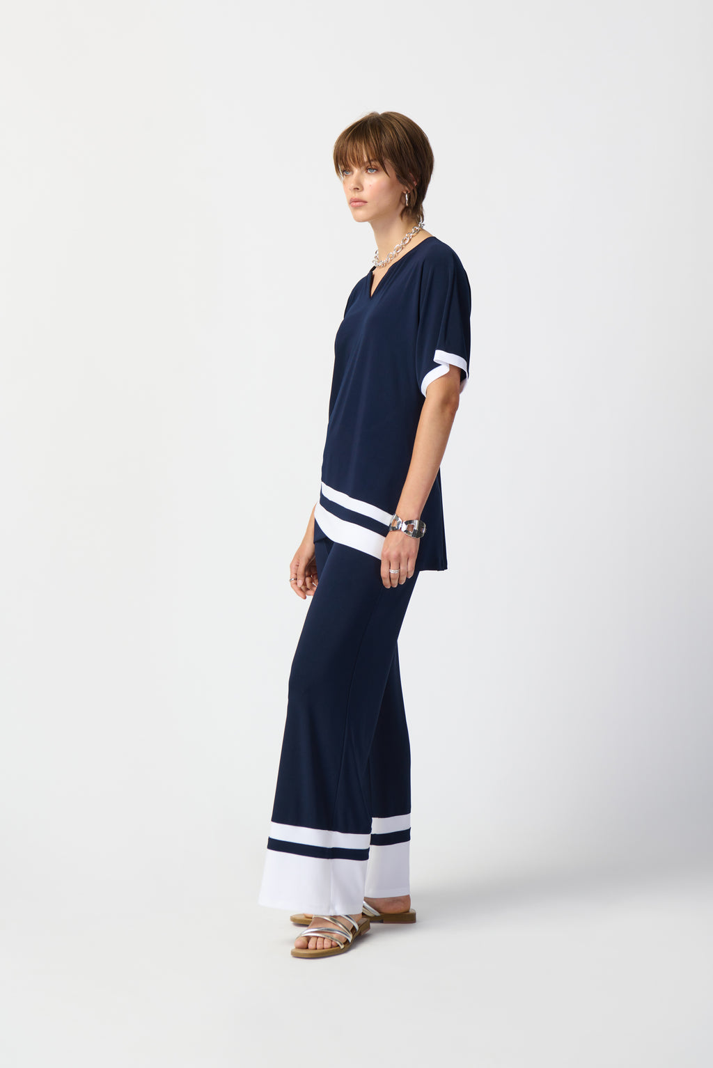 Pantalón pierna ancha con bloques de color azul marino 241292