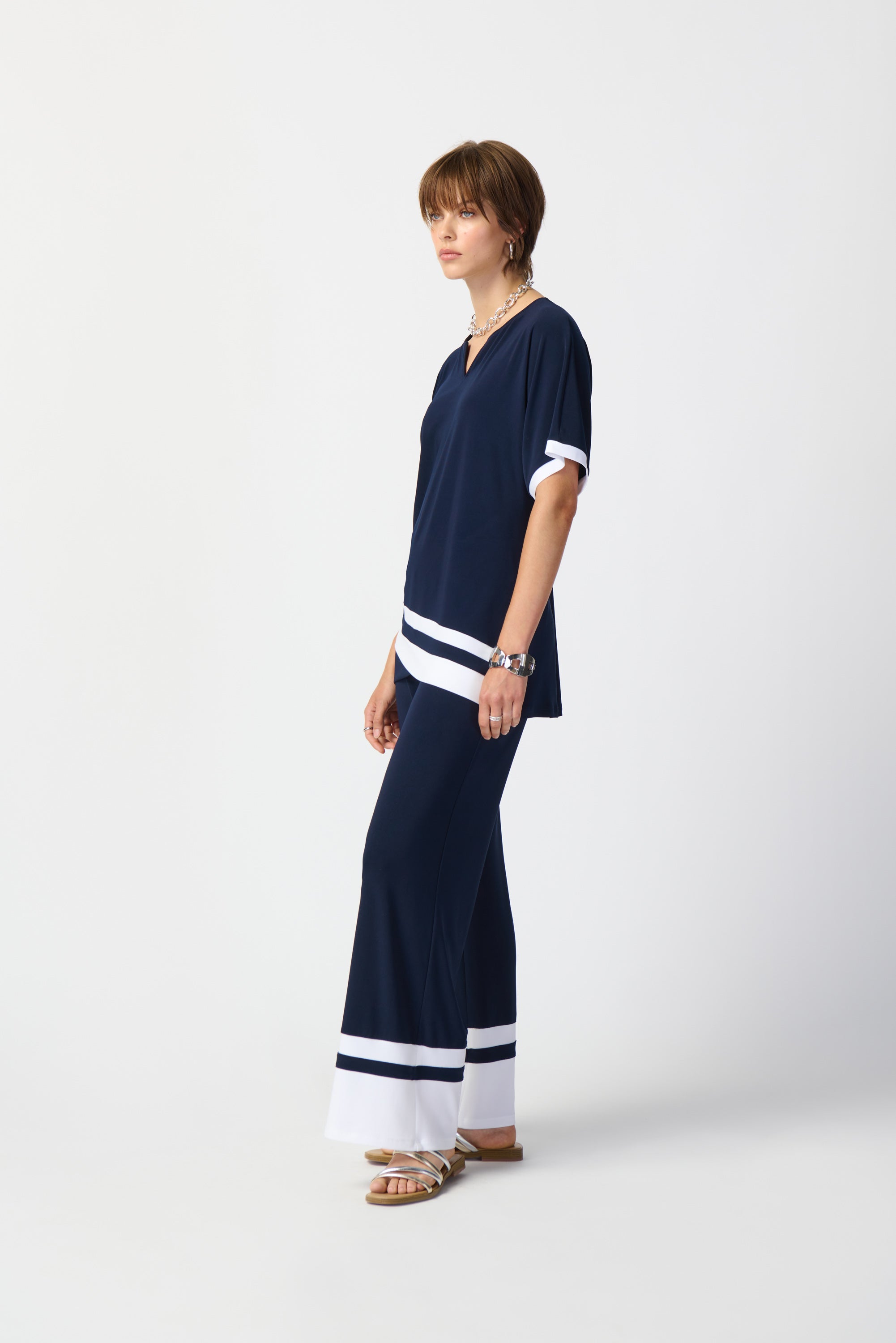 Pantalón pierna ancha con bloques de color azul marino 241292