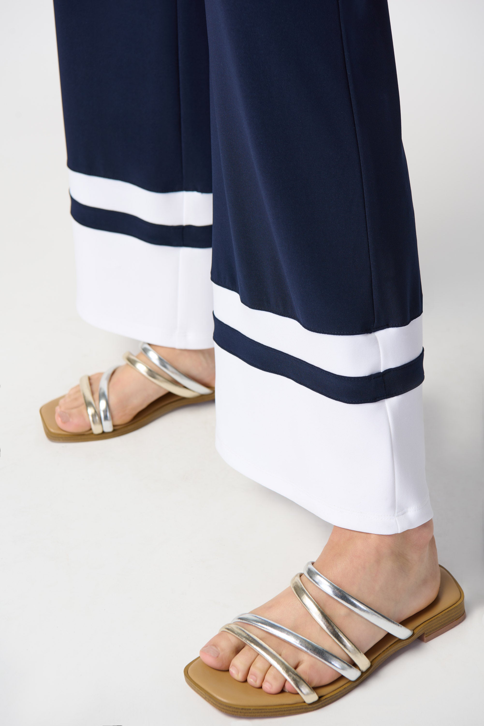 Pantalón pierna ancha con bloques de color azul marino 241292