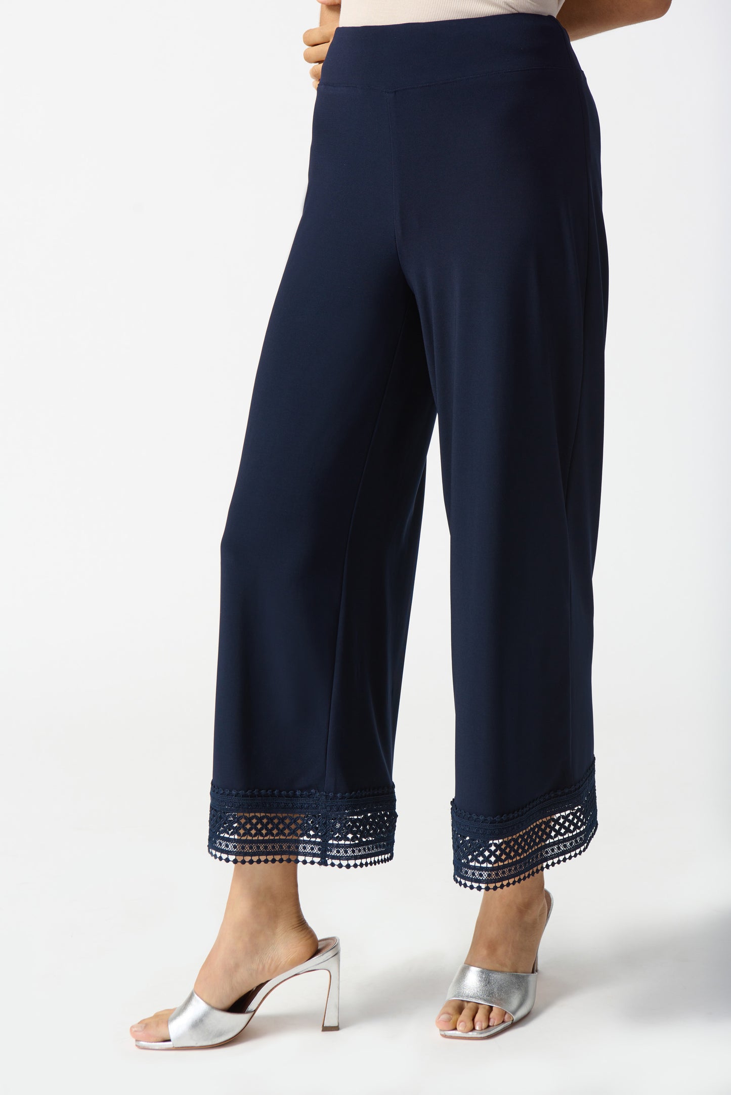 Pantalón culotte con guipur azul marino 242134