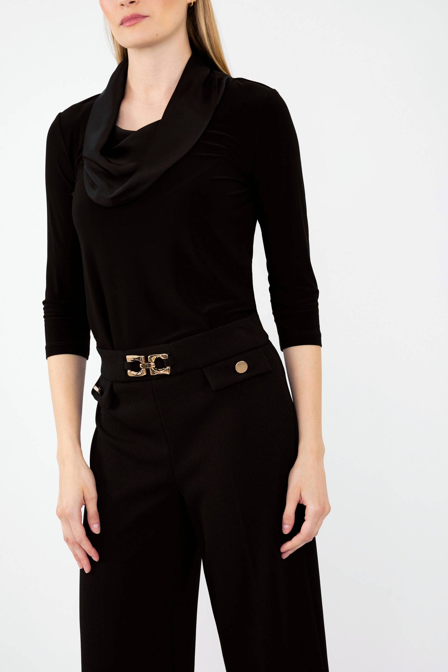 Pantalón de tiro alto con hebilla dorada negro 243055