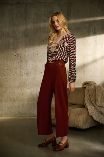 Pantalón de tiro alto con hebilla dorada 243055