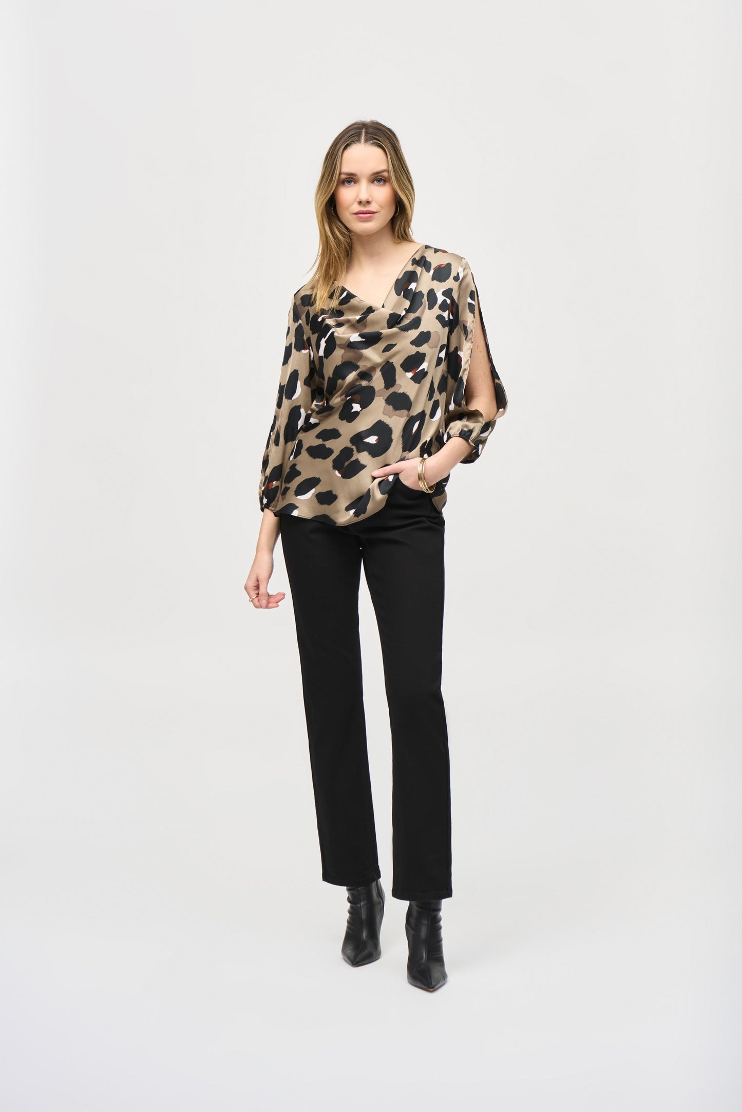 Blusa cuello de campana animal print 243108