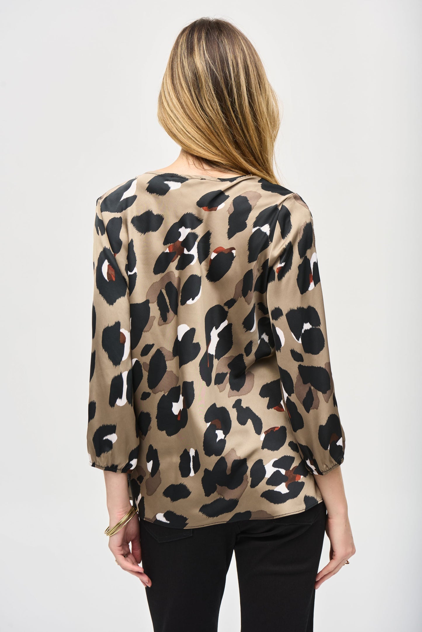 Blusa cuello de campana animal print 243108