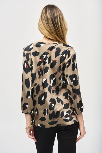 Blusa cuello de campana animal print 243108
