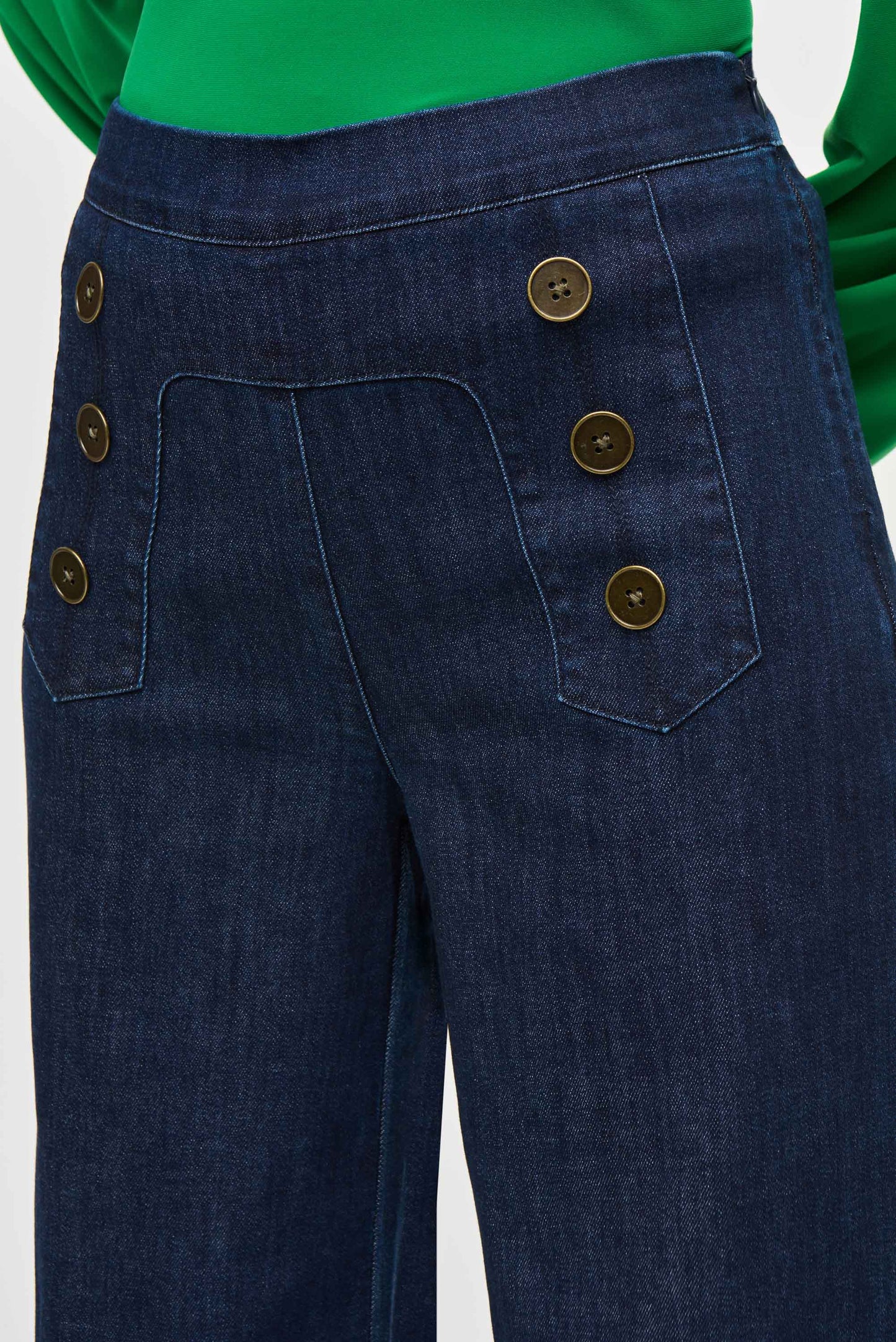 Pantalón acampanado con botones 243900