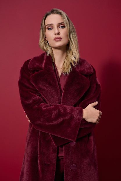 Abrigo con de plumas rojo merlot 243923F25