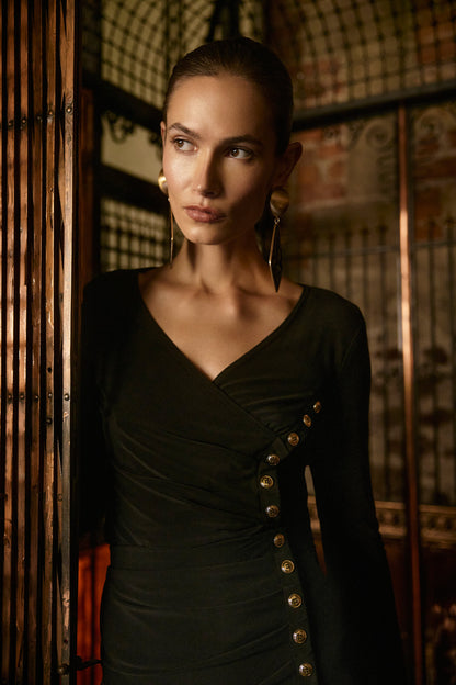 Blusa cruzada con botones metálicos negro 253140