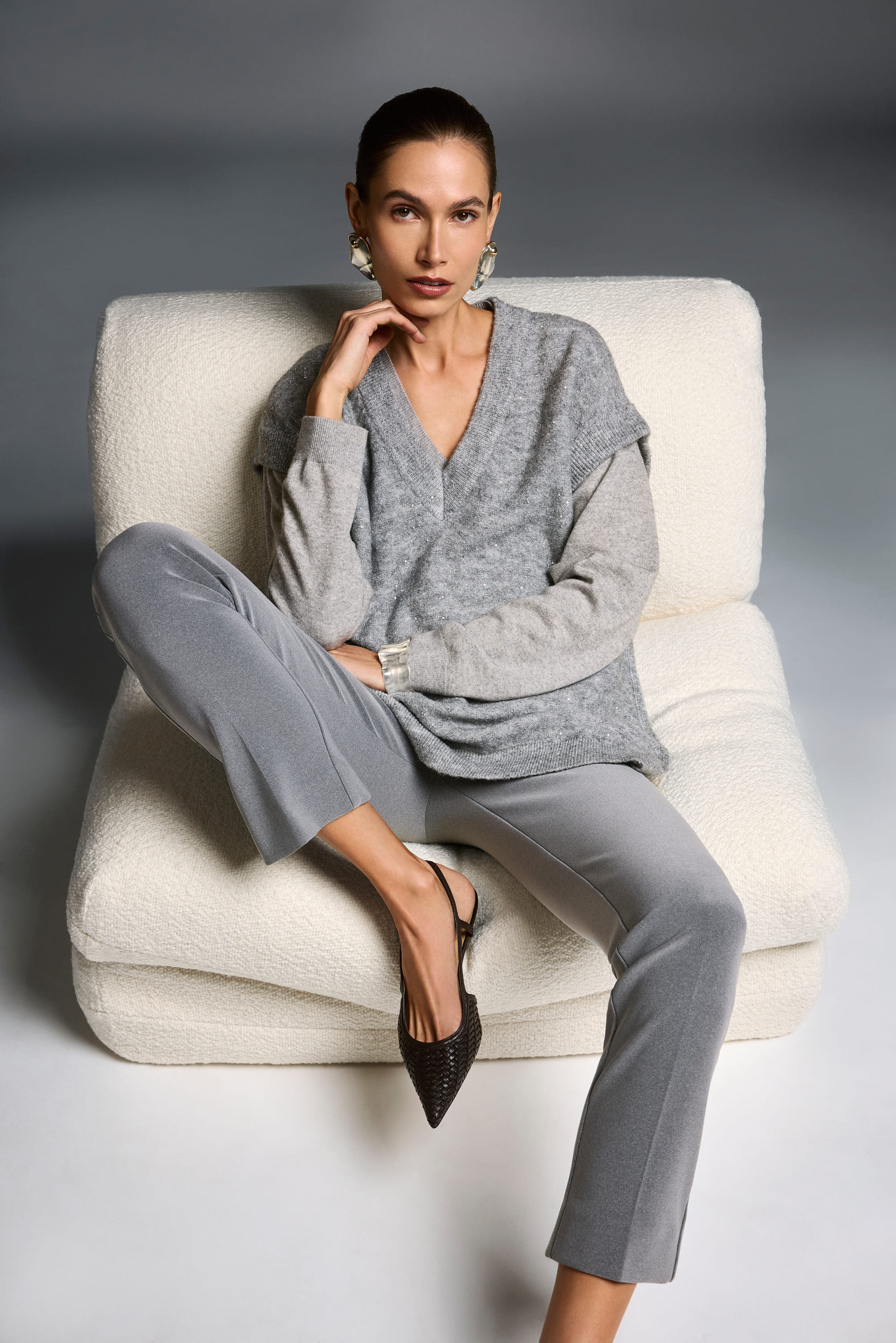 Jersey con escote de pico de lana gris claro 253967 LG