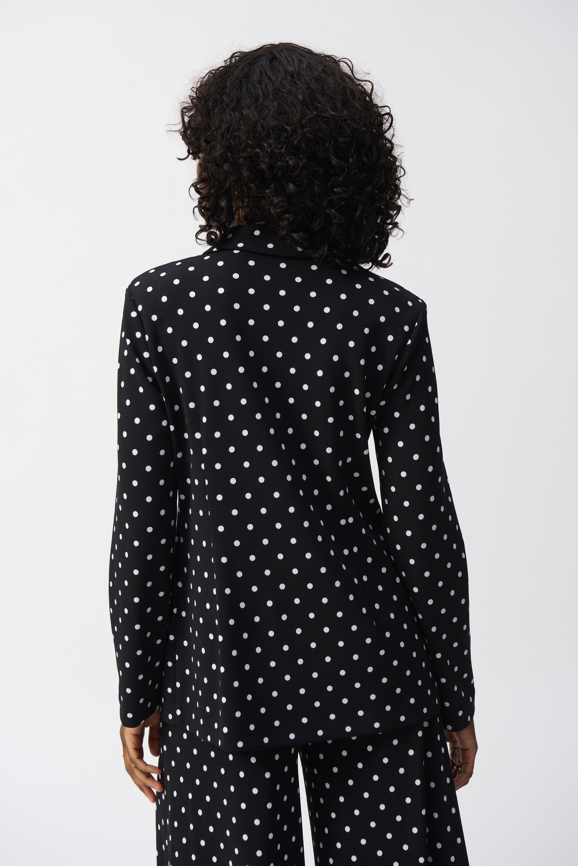 Blazer boxy con estampado de puntos negro 251051