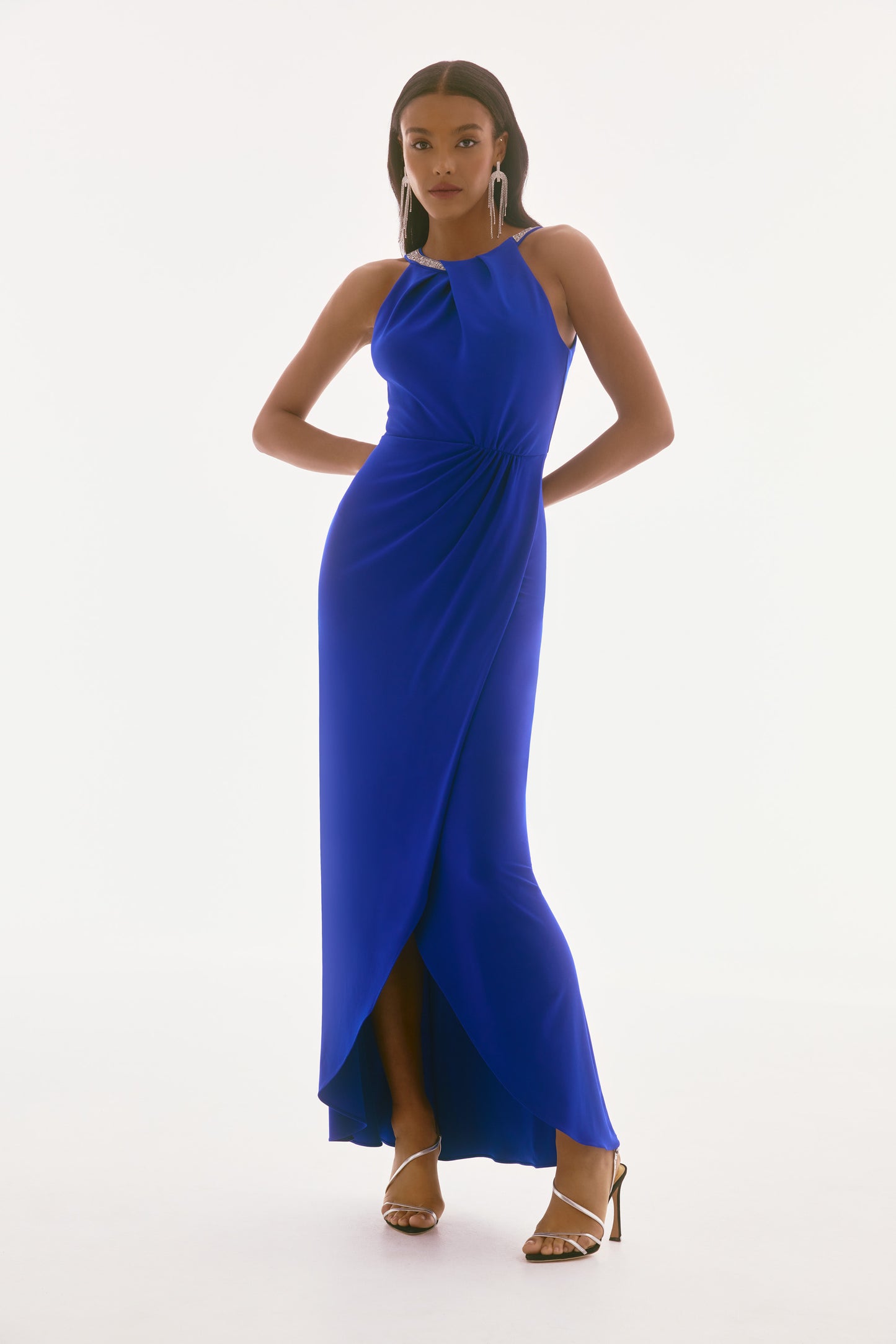 Vestido con cuello halter azul zafiro 251709 | Signature