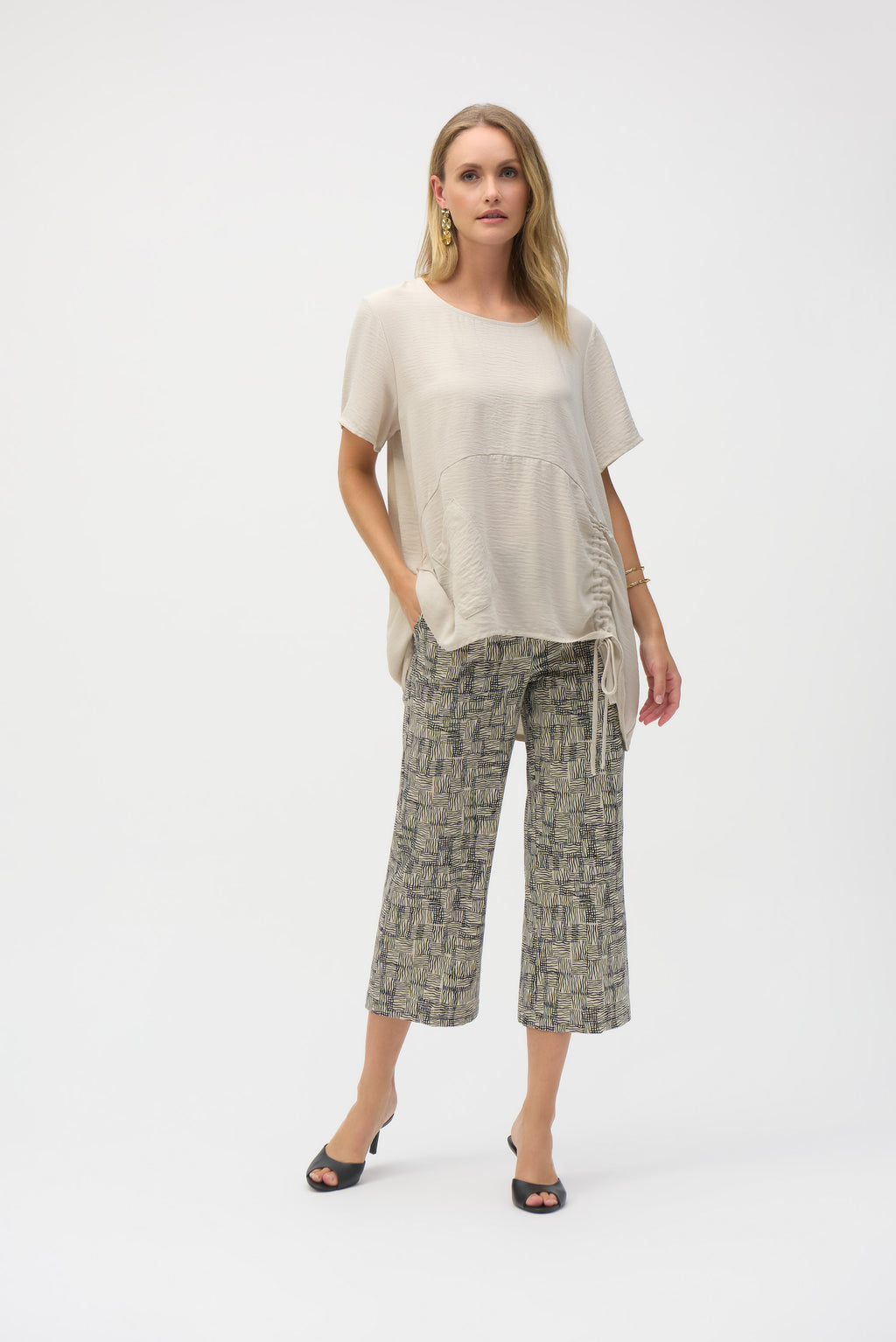 Pantalones culotte con estampado geométrico negro y vainilla 252123