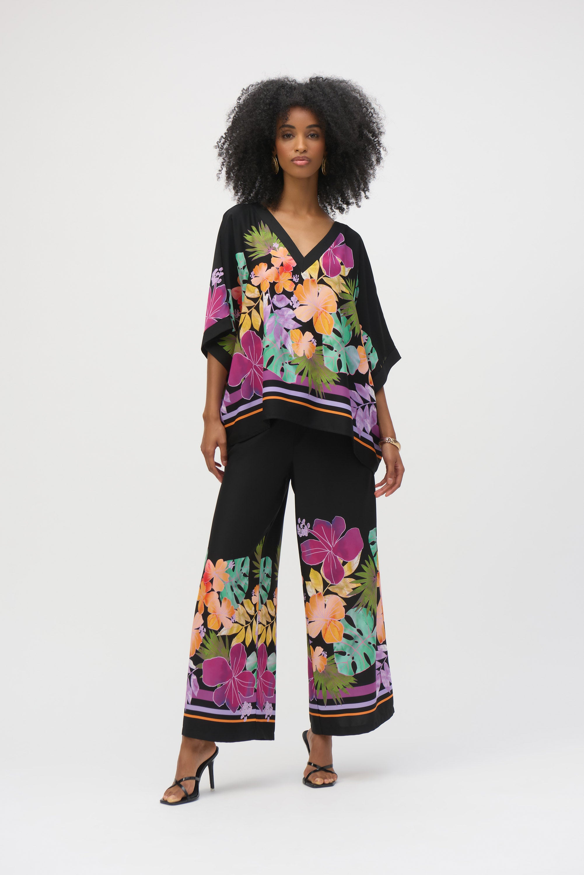 Pantalones de pierna ancha con estampado floral 252217