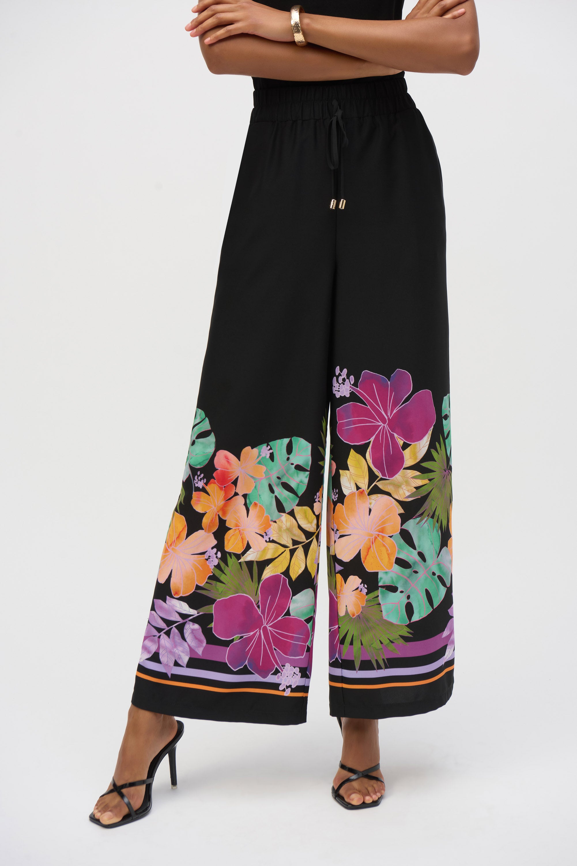 Pantalones de pierna ancha con estampado floral 252217