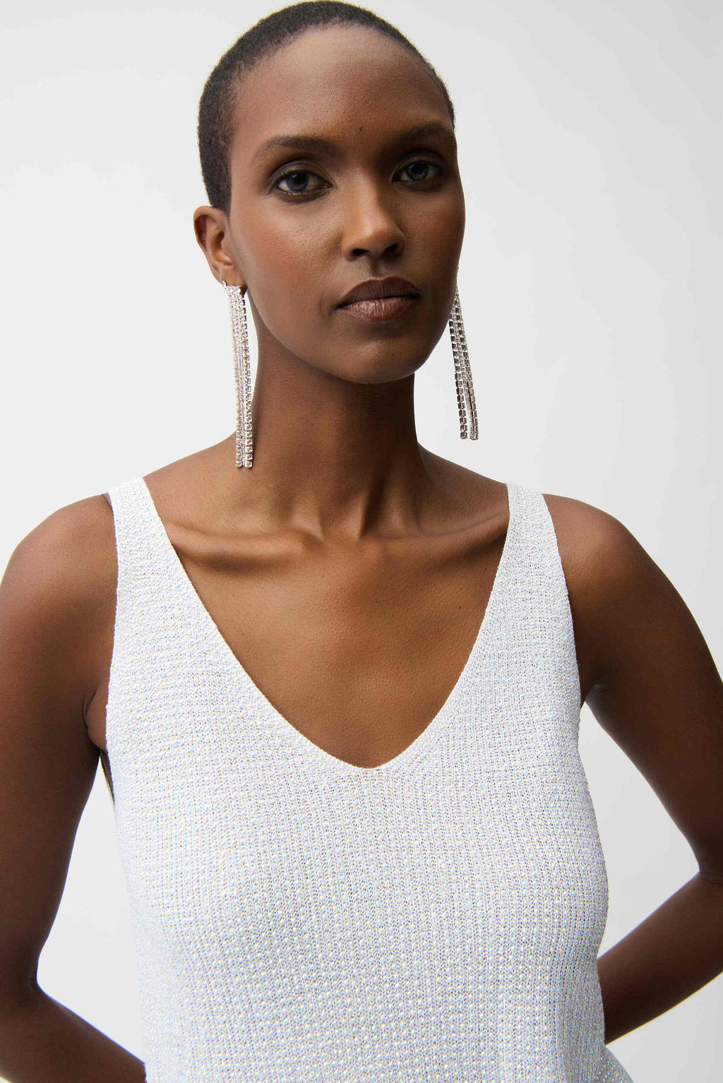 Blusa sin mangas metalizada con pedrería blanco 252915S2