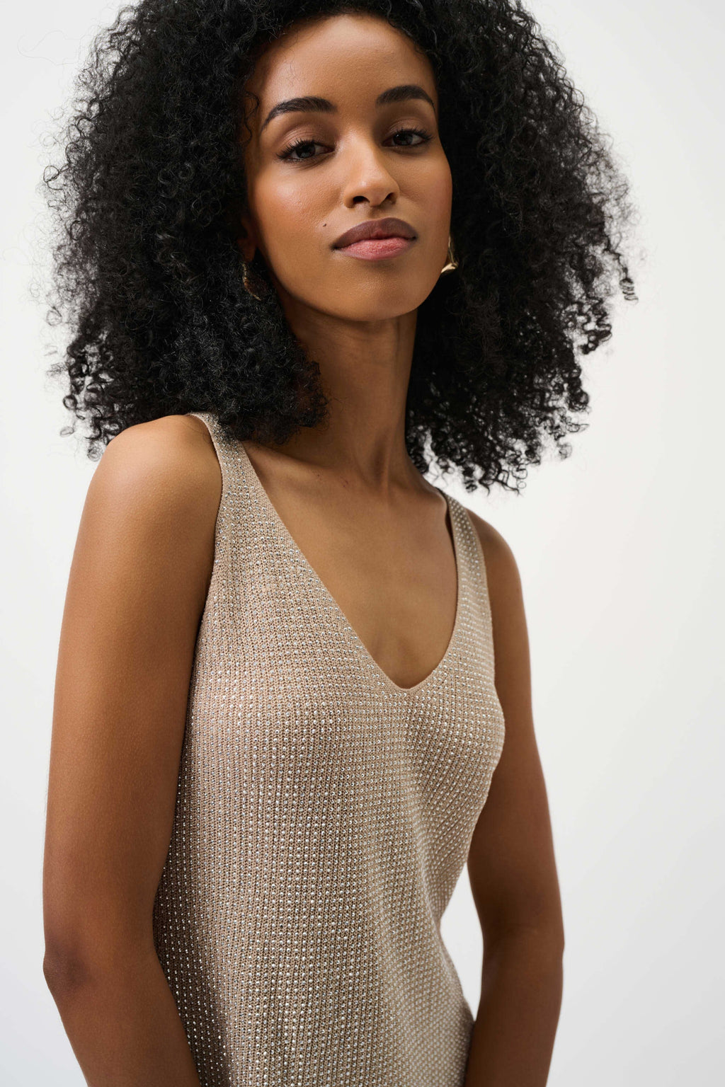 Blusa sin mangas metalizada con pedrería beige champagne 252915