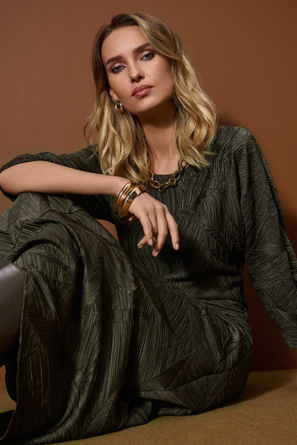 Blusa plisada de raso verde aguacate 253002