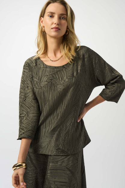 Blusa plisada de raso verde aguacate 253002