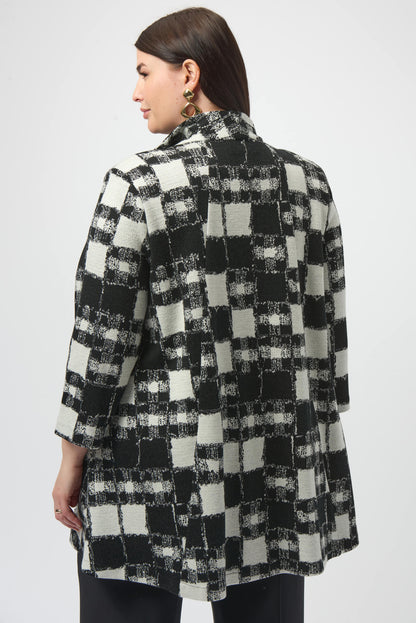 Chaqueta de línea A con estampado de tartán negro y crema 253017