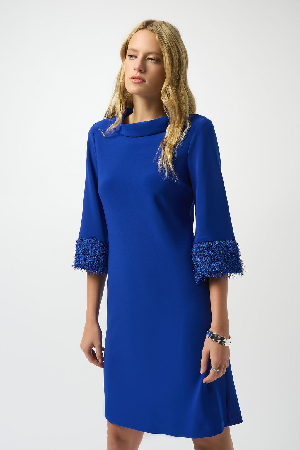Vestido con flecos en puño azul zafiro 253054