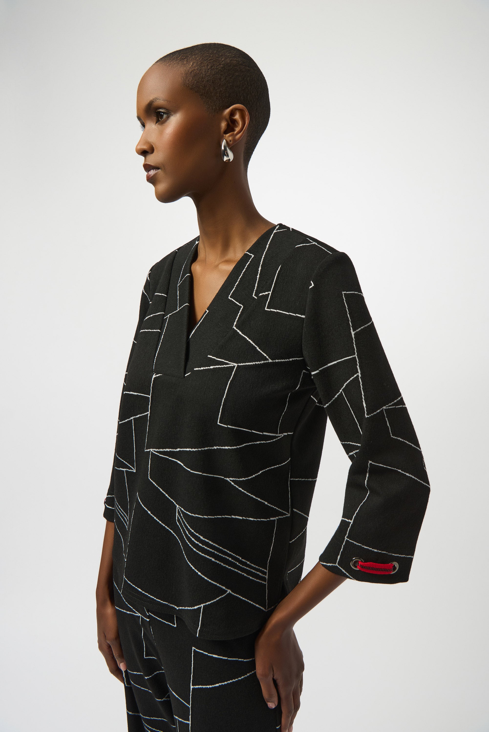Blusa con estampado abstracto negro 253079