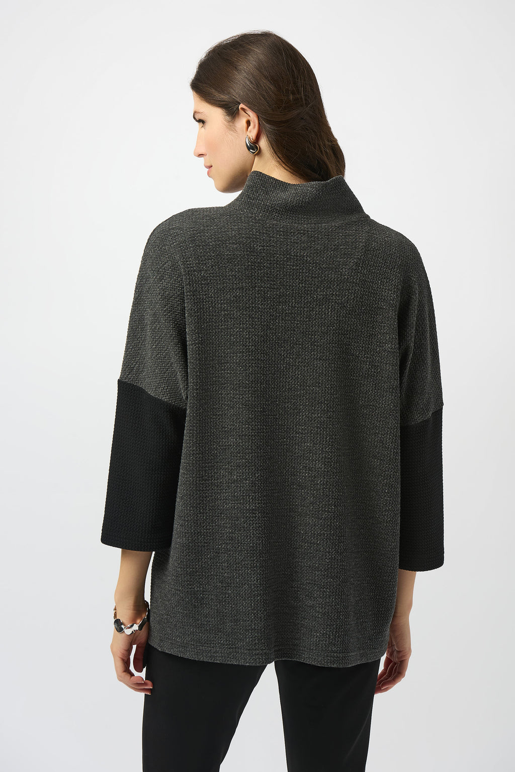 Top texturizado con bloques de color gris 253083