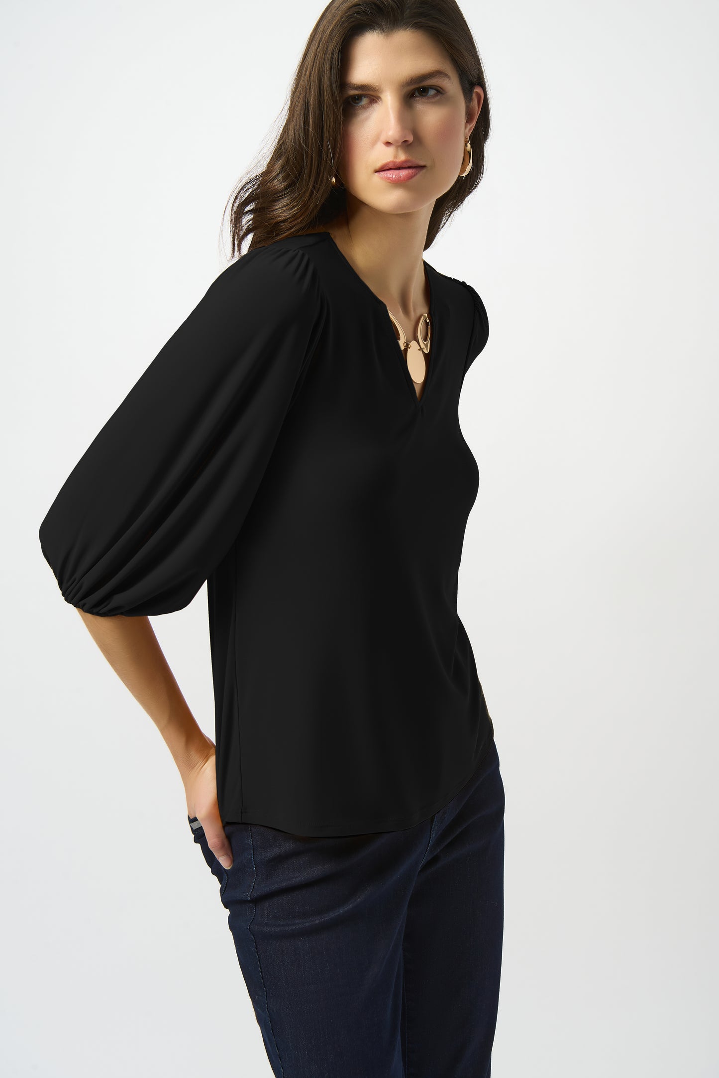 Blusa con manga abullonada negro 253117