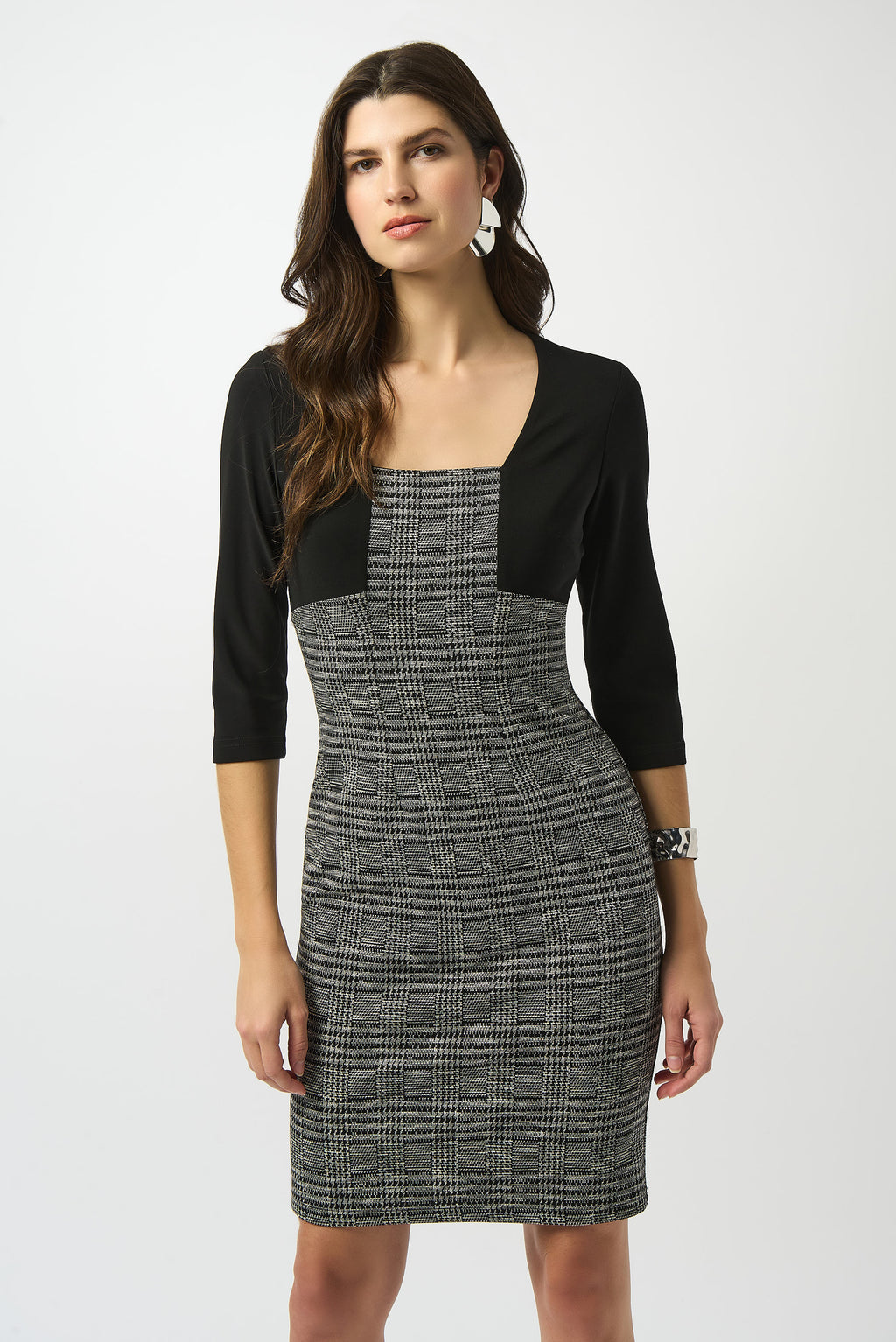 Vestido de tubo con estampado de cuadros gris y negro 253184