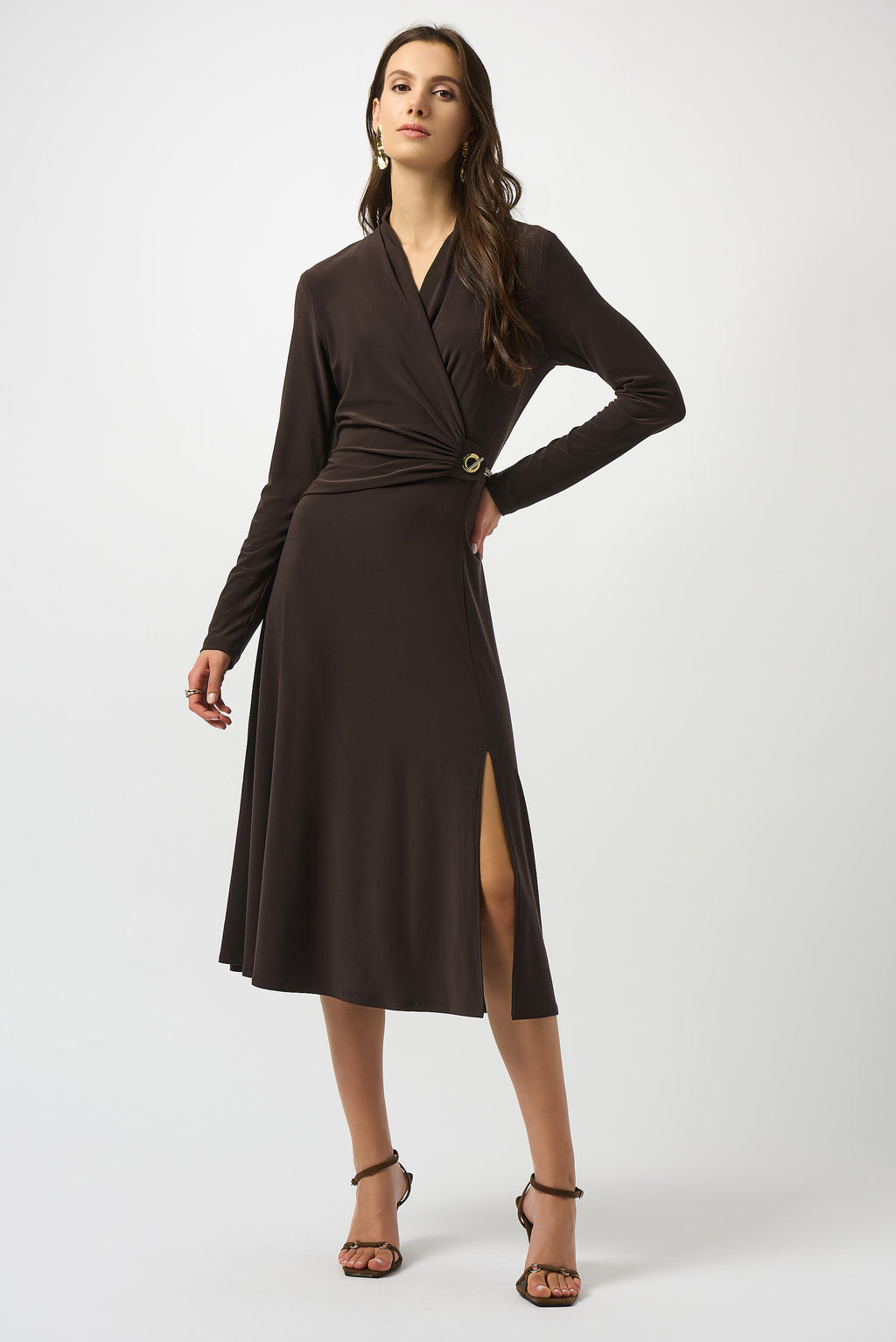 Vestido con herraje metálico café moka 253235