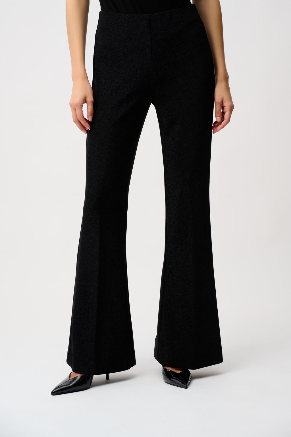 Pantalón acampanado con acabado metálico negro 253722 | Signature