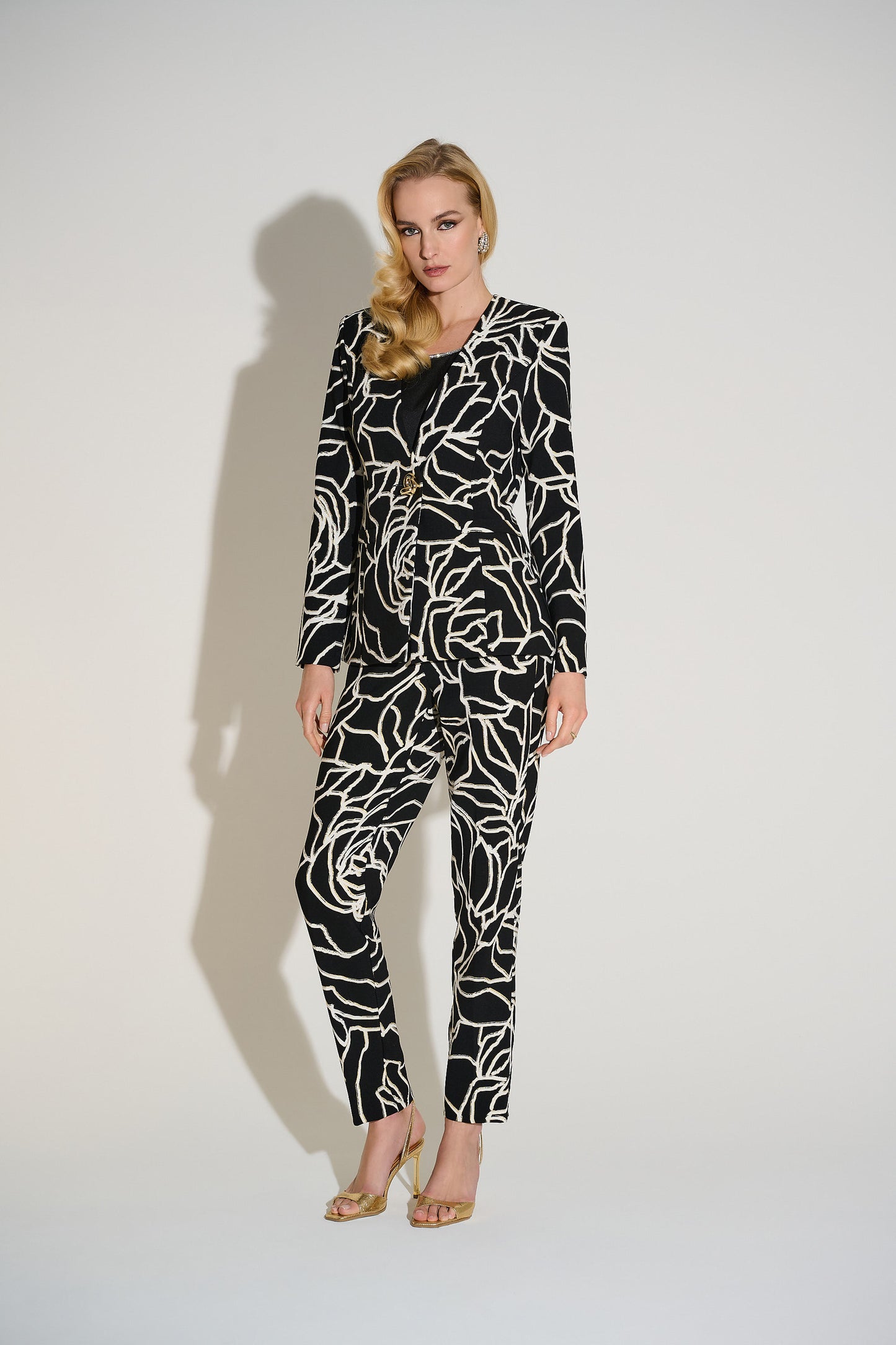 Blazer floral con acabado metalizado negro 253781 | Signature