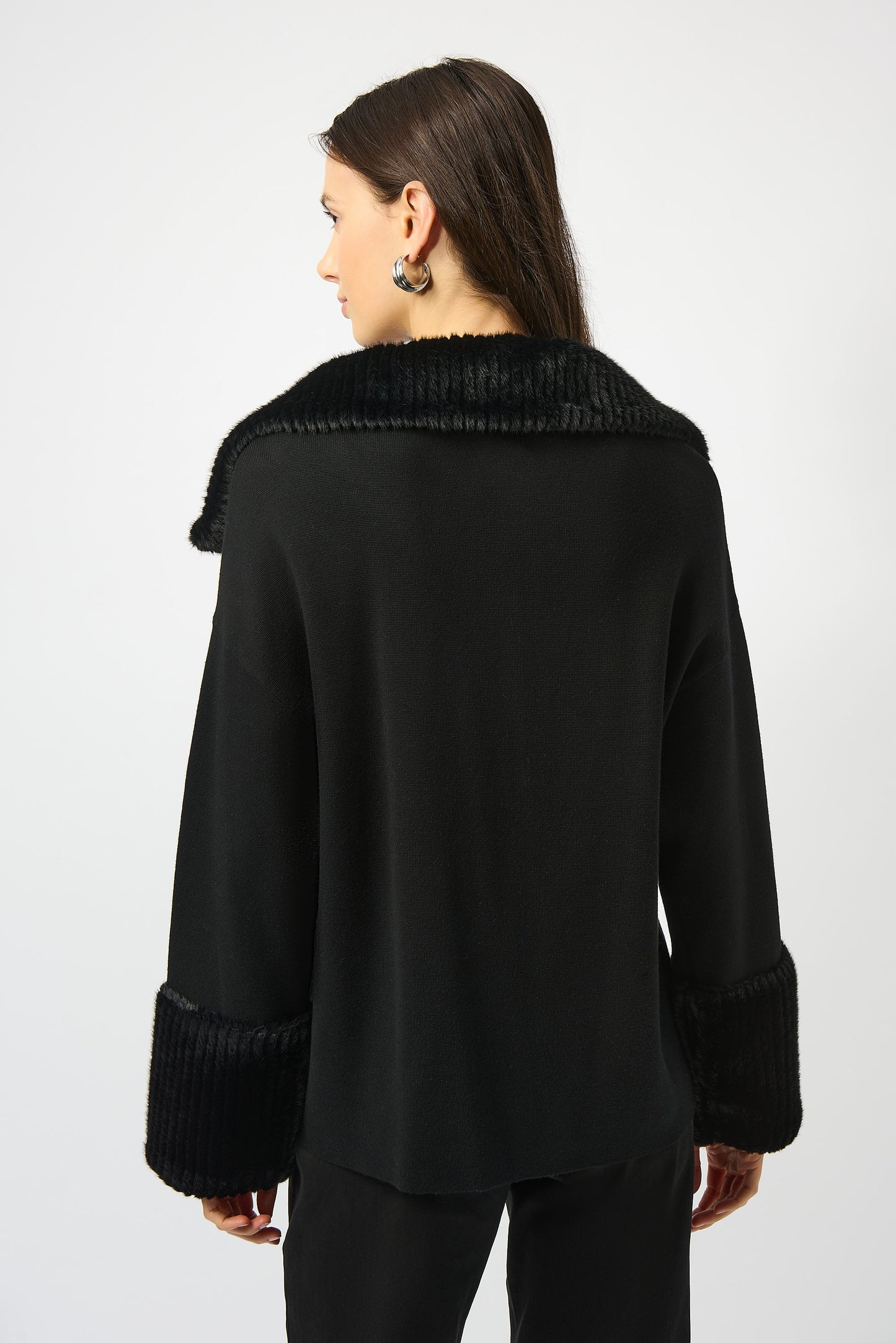 Chaqueta de punto de jersey con ribete de peluche negro 253905