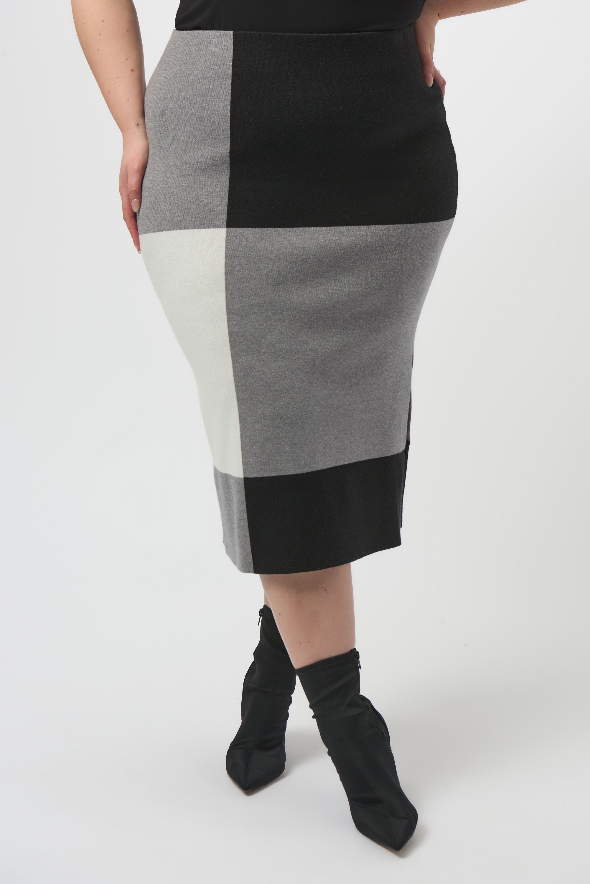 Falda tejida con bloques de color gris y negro 253908