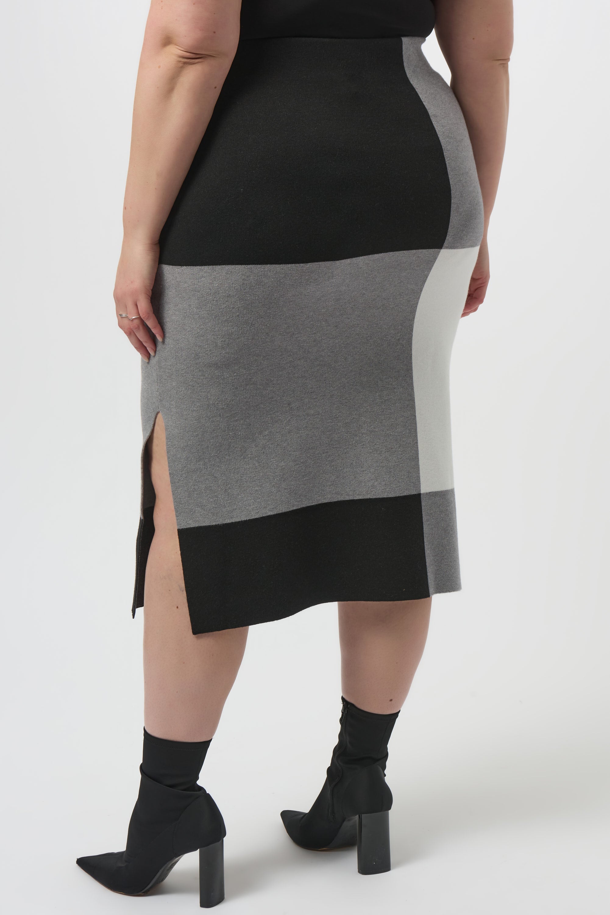 Falda tejida con bloques de color gris y negro 253908