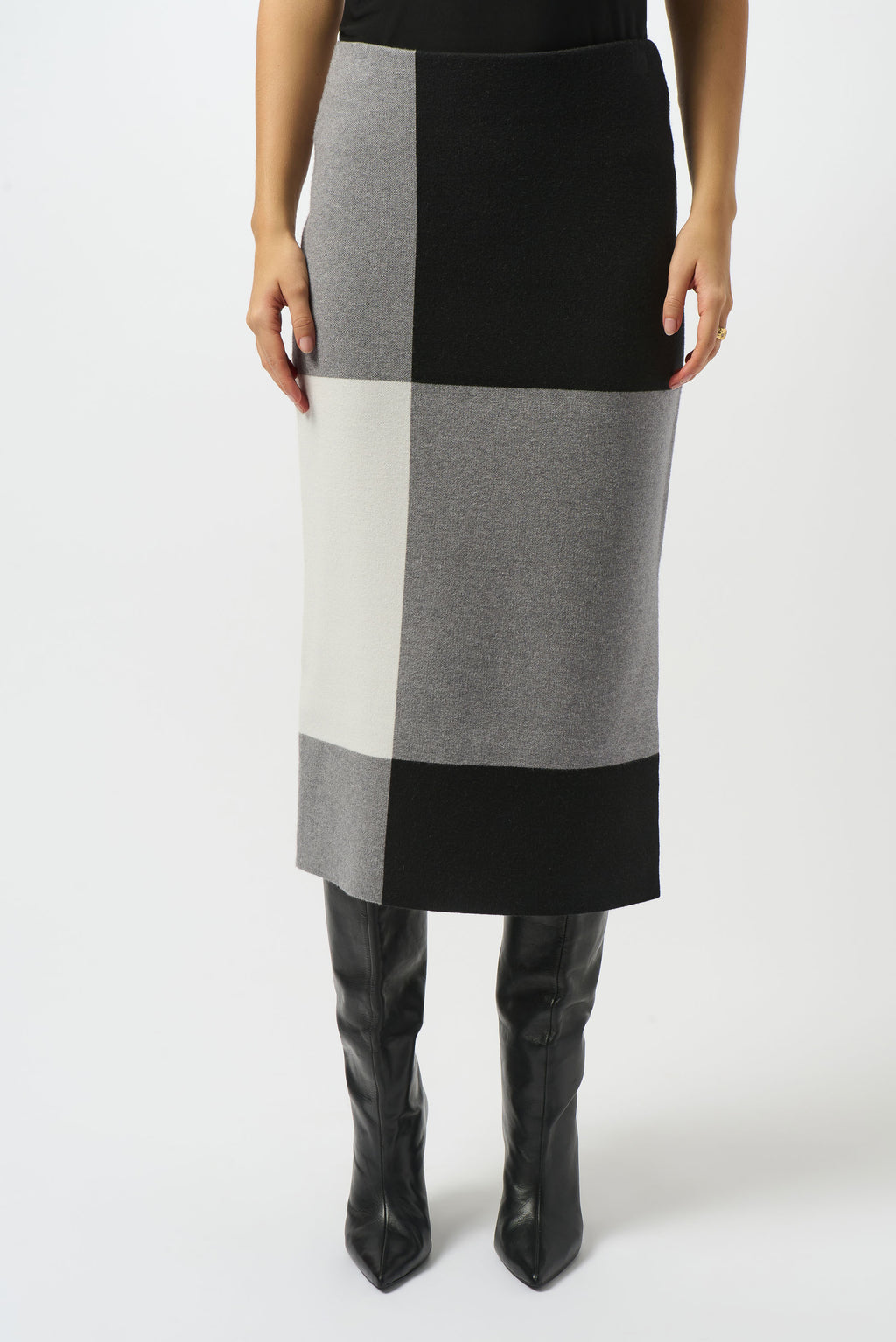 Falda tejida con bloques de color gris y negro 253908