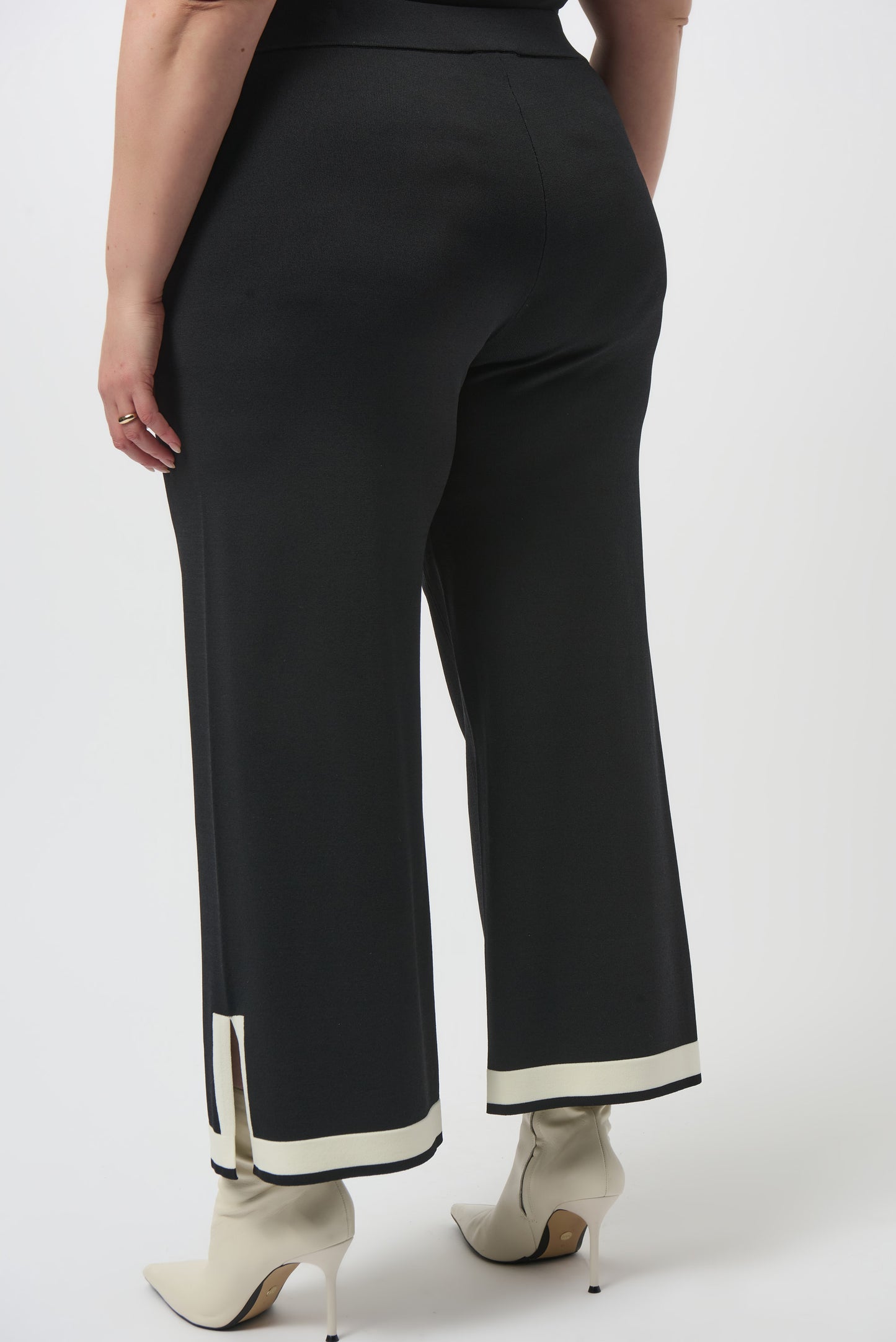 Pantalón culotte de punto con bloques de color negro y vainilla 253910