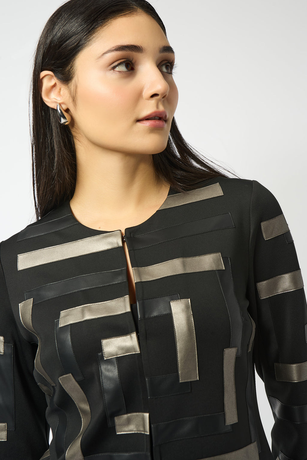 Chaqueta sin cuello con polipiel negro 253929
