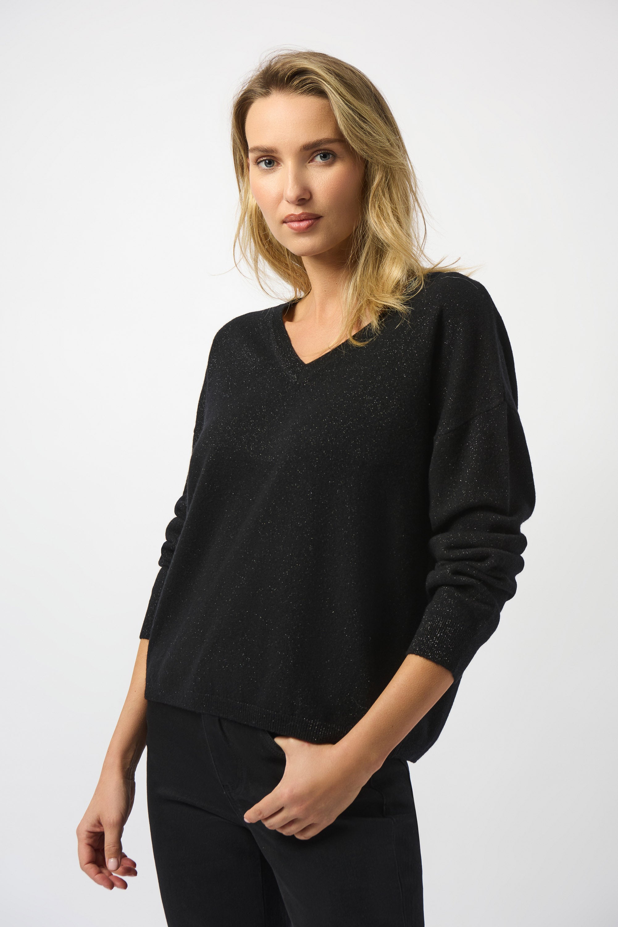 Suéter con escote de pico de lana negro 253967