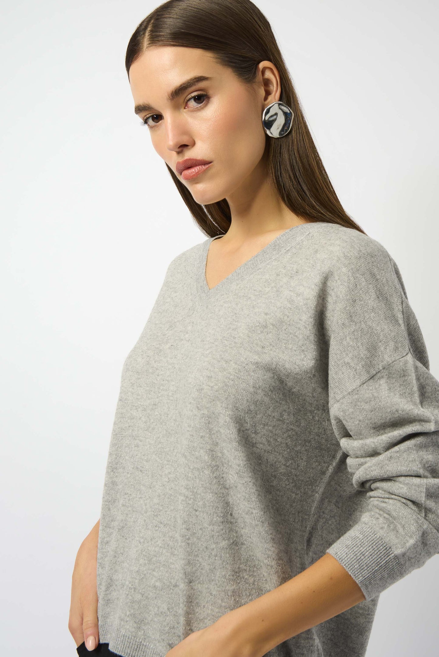 Jersey con escote de pico de lana gris claro 253967 LG