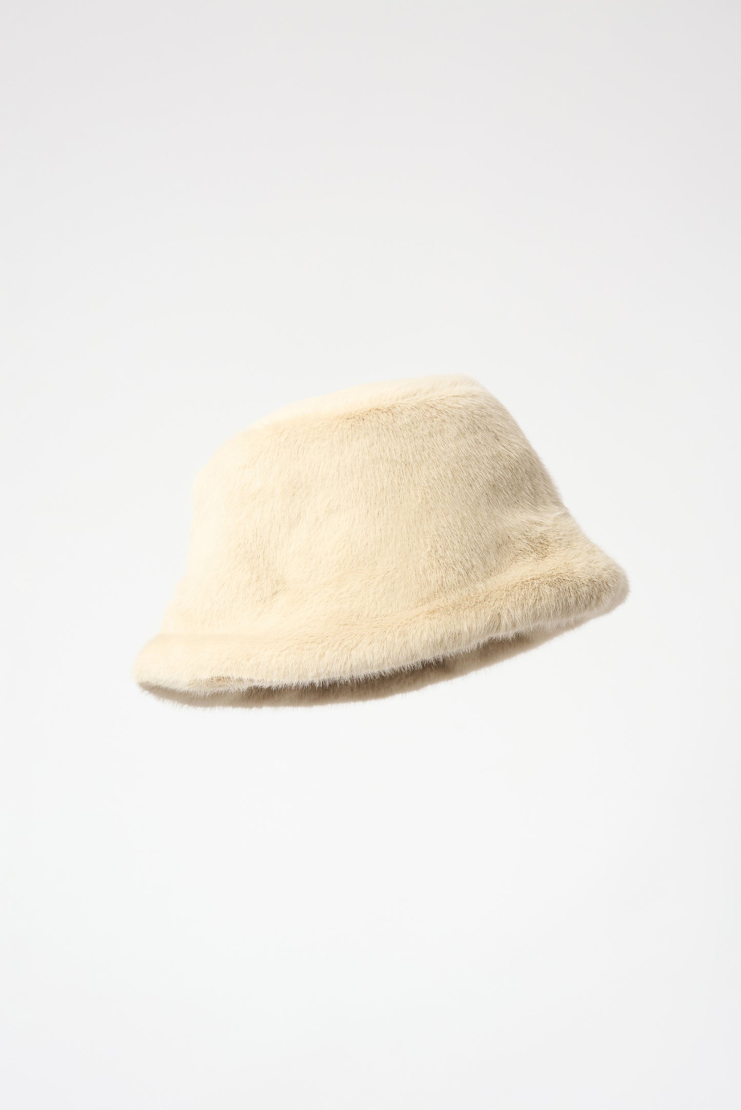 Gorro tipo pescador de pelo sintético beige almendra 253975