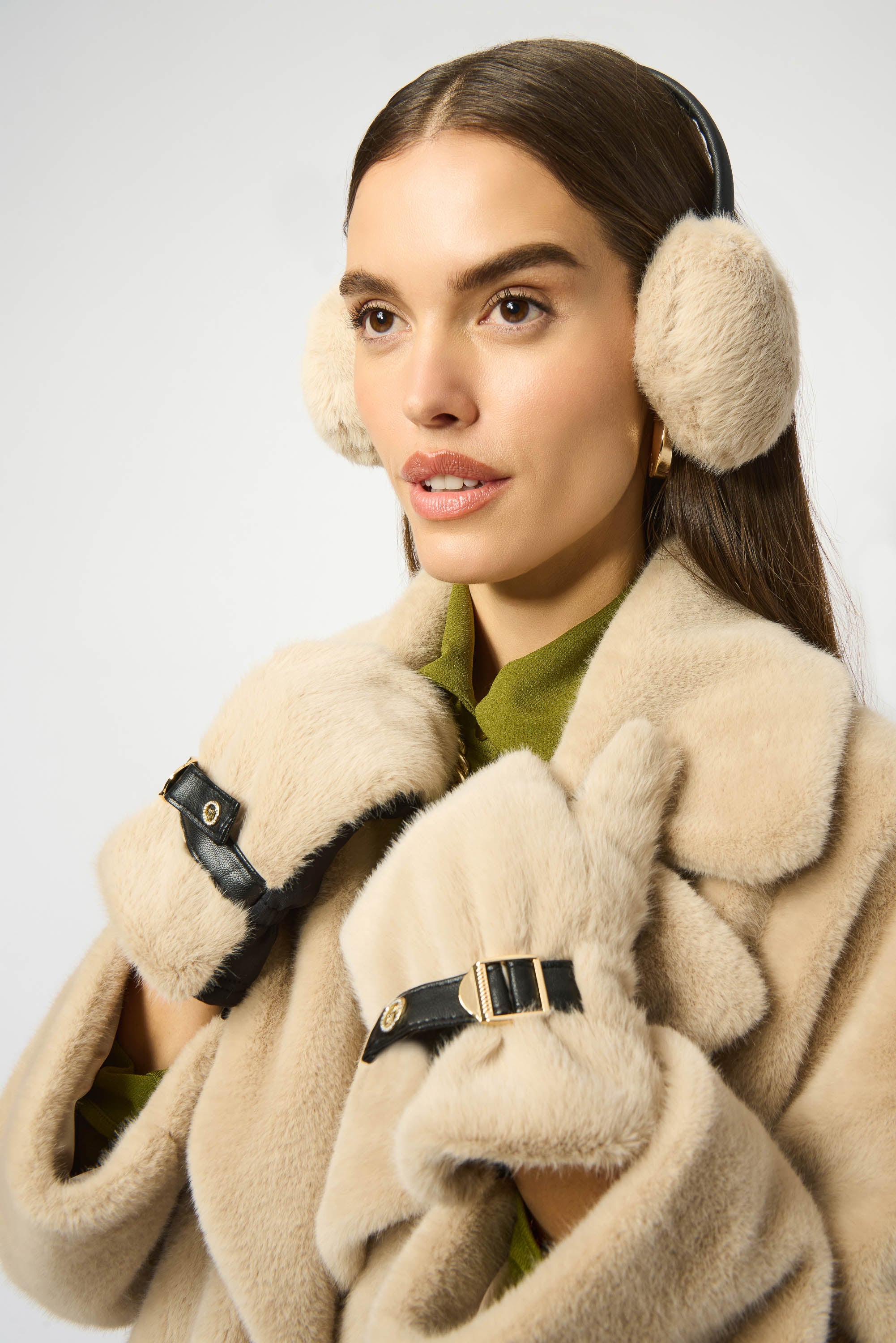 Guantes con pelo sintetico beige almendra 253977