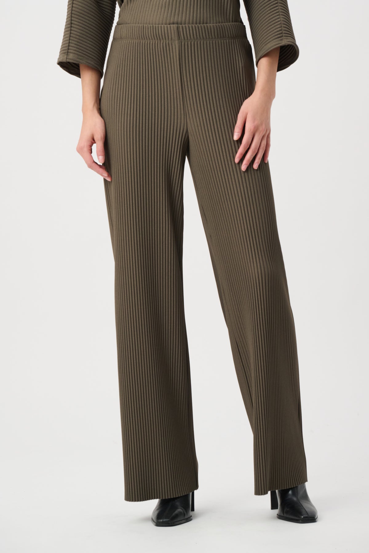Pantalones de pierna ancha plisado verde aguacate 254006F26