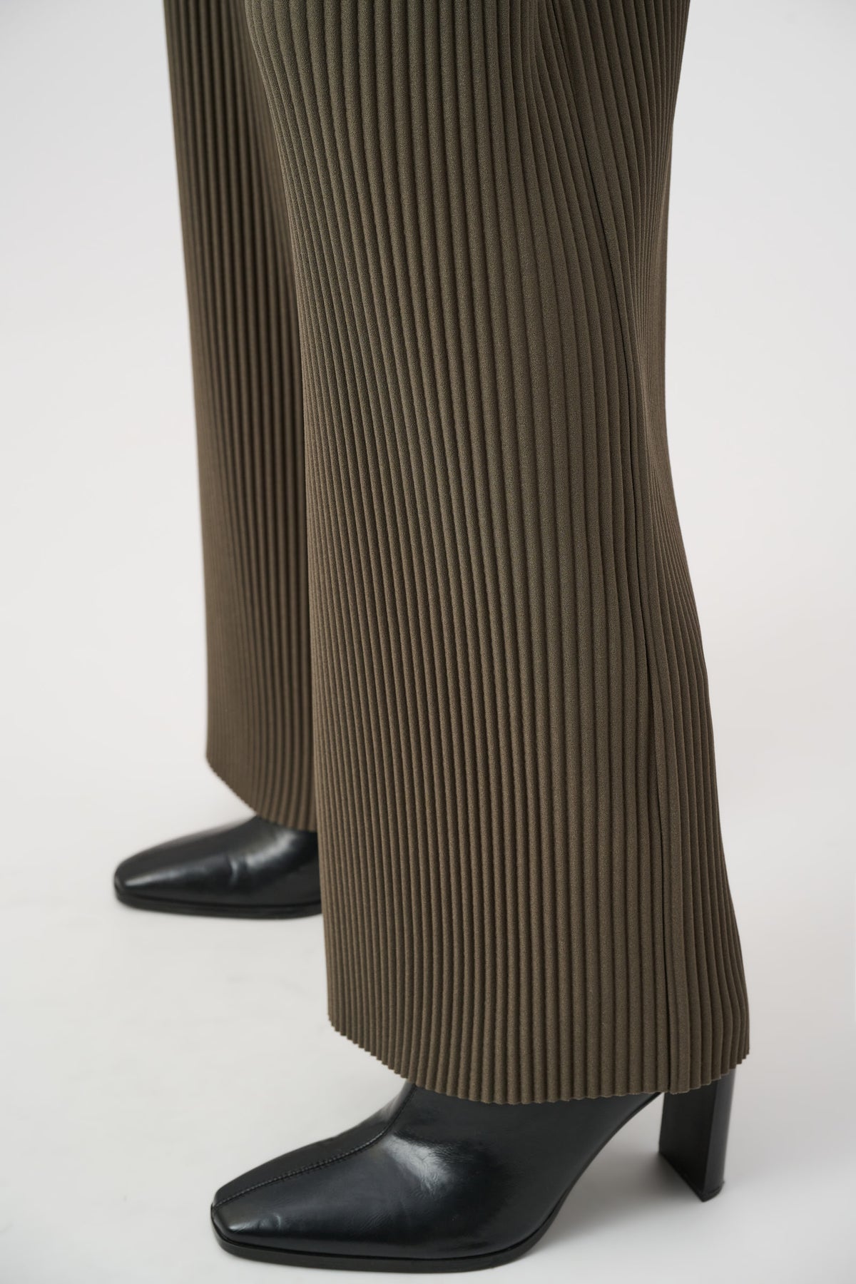 Pantalones de pierna ancha plisado verde aguacate 254006F26